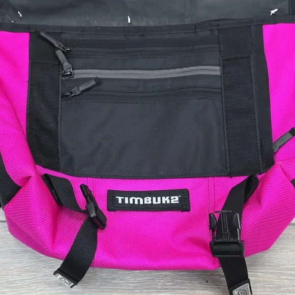 Timbuk2 Classic Messenger Bag - Raspberry Pink & Black - Waterproof Tech Carry - Picture 5 of 16